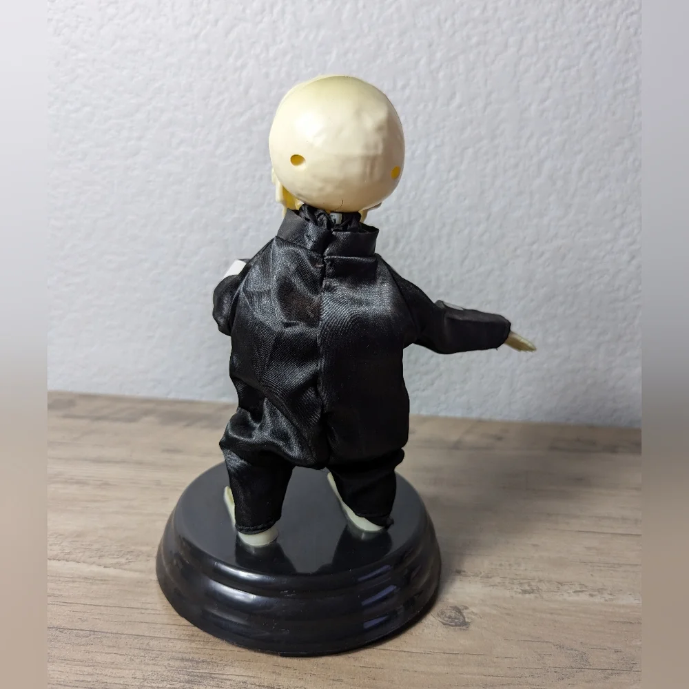 Rare 2011 Gemmy Halloween GRAVE RAVERS Animated Dancing Skeleton Plays Dynamite